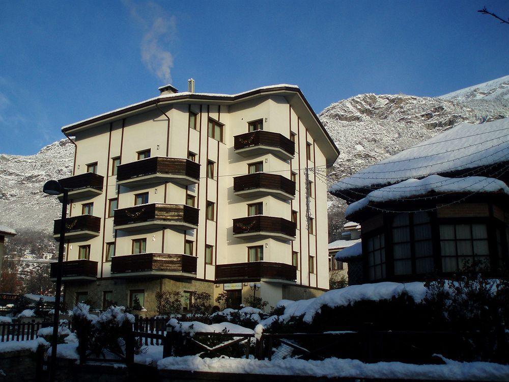 Hotel Au Soleil Saint-Vincent Bagian luar foto