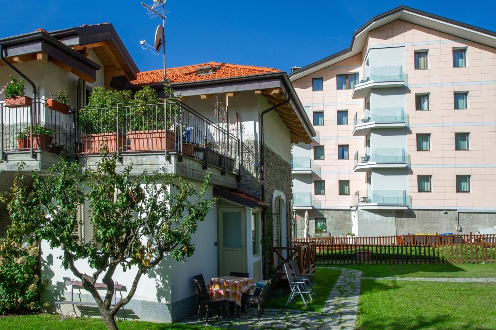 Hotel Au Soleil Saint-Vincent Bagian luar foto